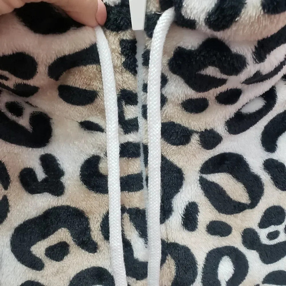Secret Treasures Animal Print Half-Zip Sweatshirt - Picture 7 of 8